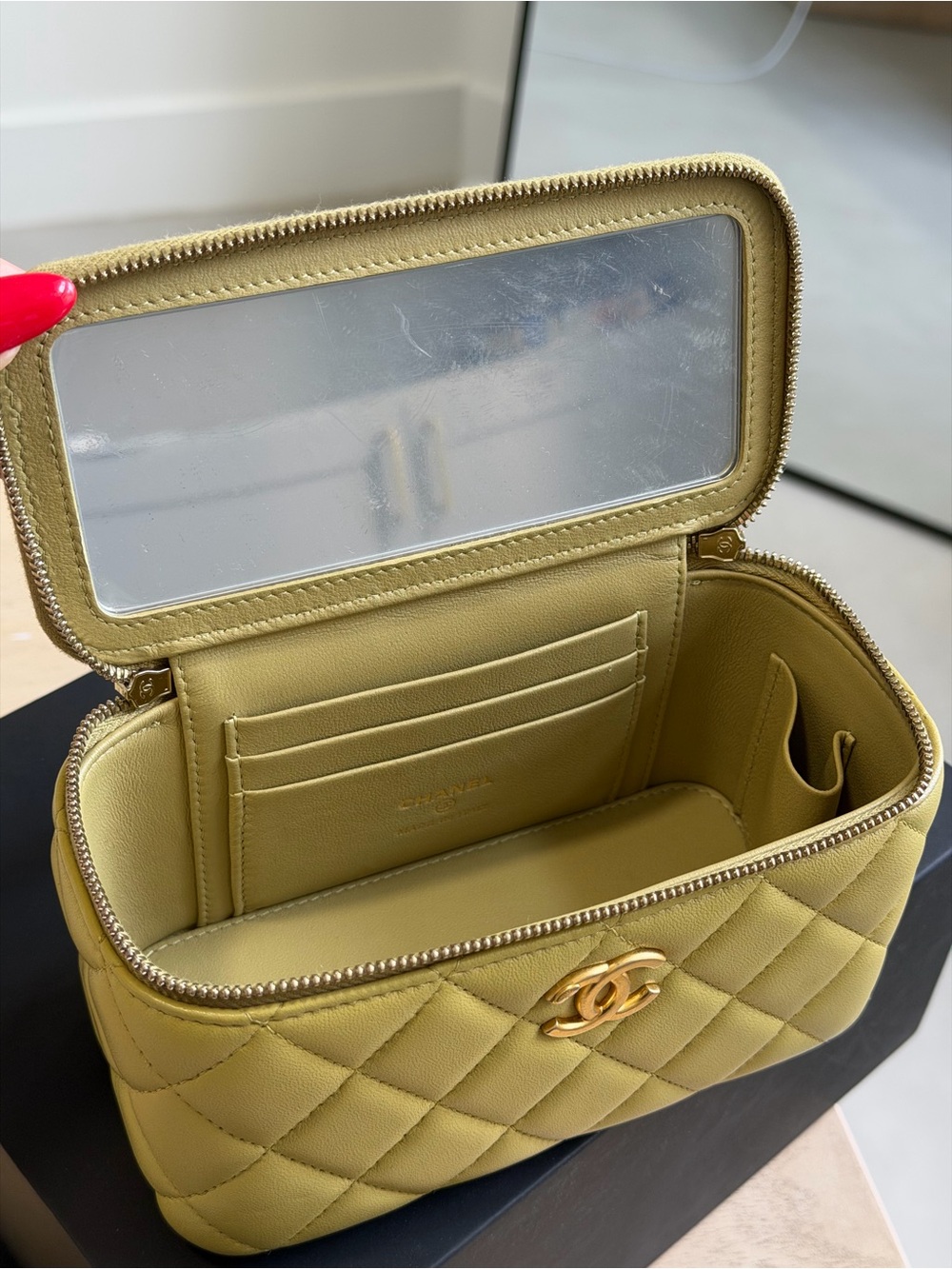 CHANEL Lambskin Pick Me Up Top Vanity Bag in Olive Green with Gold Hardware - Picture 3 of 9